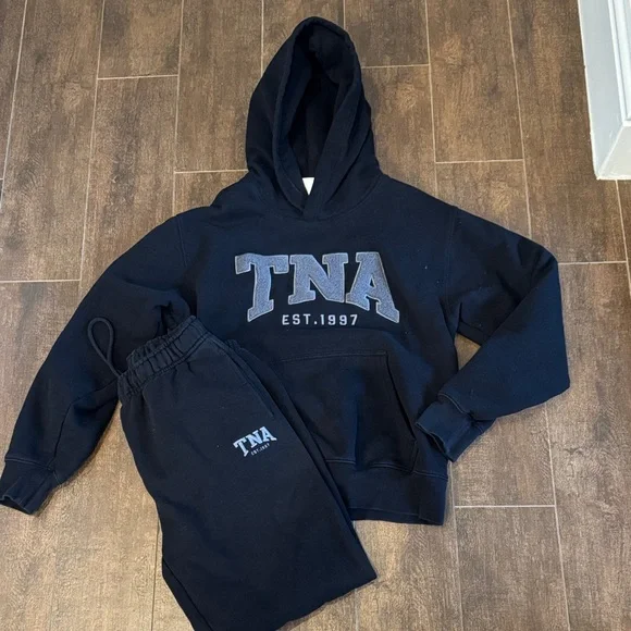 Aritzia/TNA black logo Hoodie and Sweatpants Set - Picture 1 of 3
